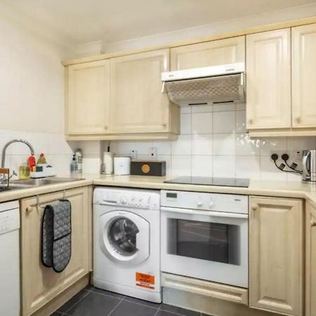 1 Bedroom Flat With Free Parking London Exteriör bild