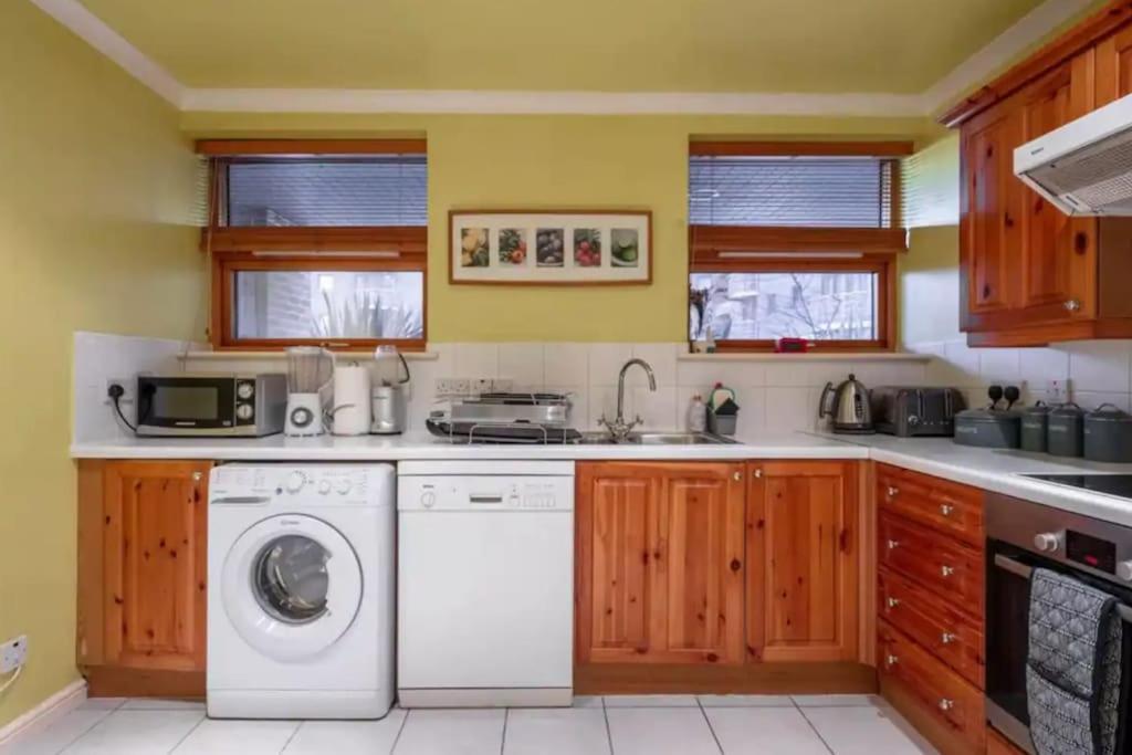 1 Bedroom Flat With Free Parking London Exteriör bild