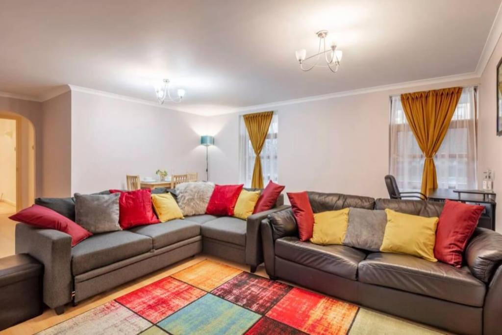 1 Bedroom Flat With Free Parking London Exteriör bild