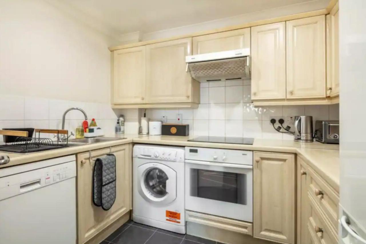 1 Bedroom Flat With Free Parking London Exteriör bild