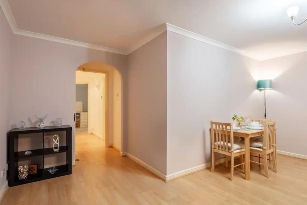 1 Bedroom Flat With Free Parking London Exteriör bild