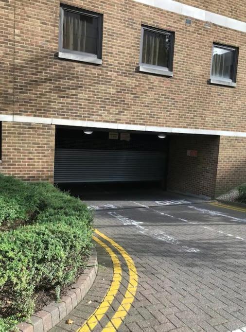1 Bedroom Flat With Free Parking London Exteriör bild