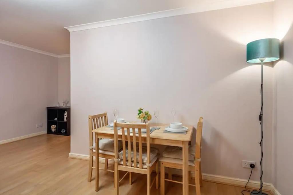 1 Bedroom Flat With Free Parking London Exteriör bild