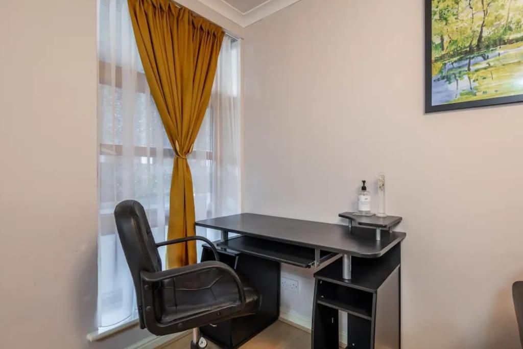 1 Bedroom Flat With Free Parking London Exteriör bild