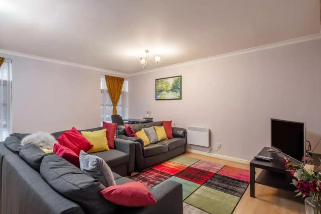 1 Bedroom Flat With Free Parking London Exteriör bild