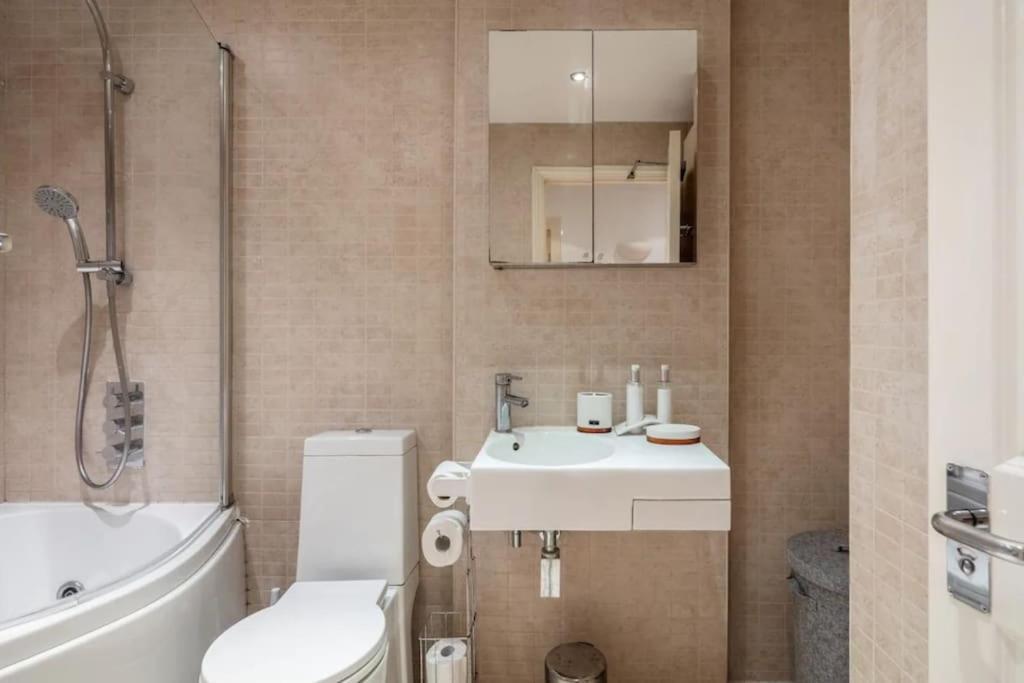 1 Bedroom Flat With Free Parking London Exteriör bild