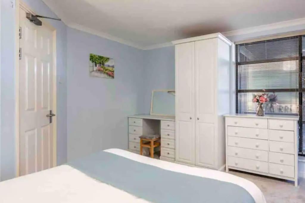 1 Bedroom Flat With Free Parking London Exteriör bild