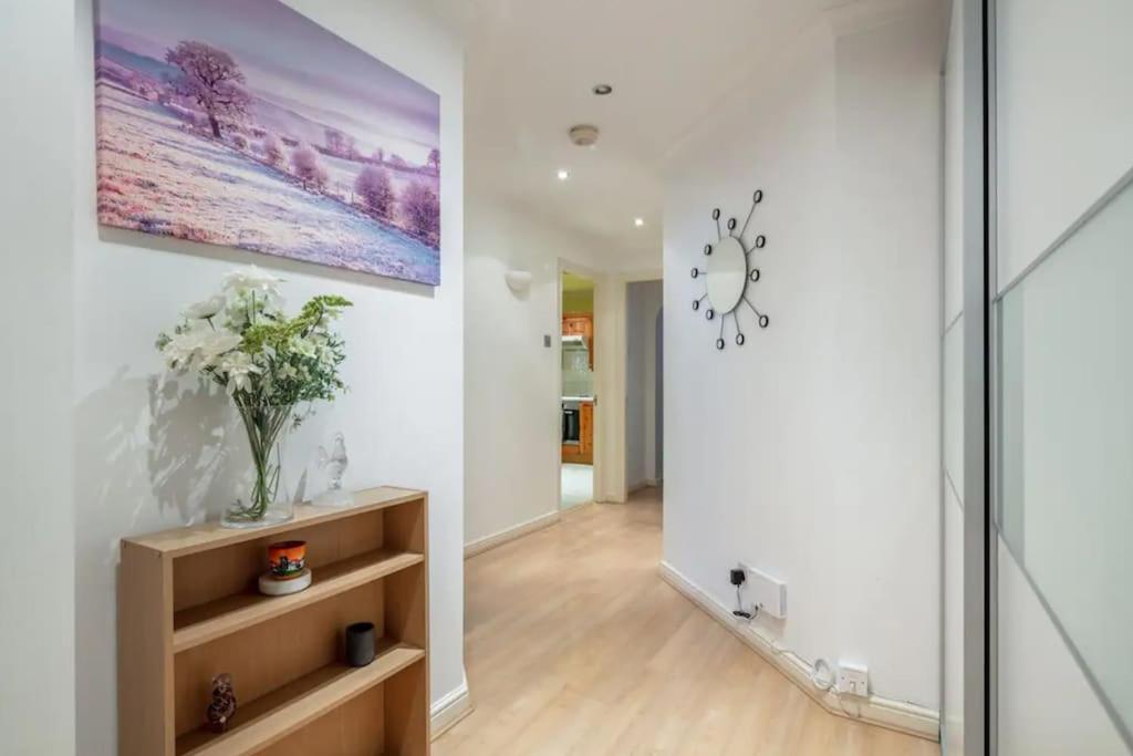 1 Bedroom Flat With Free Parking London Exteriör bild