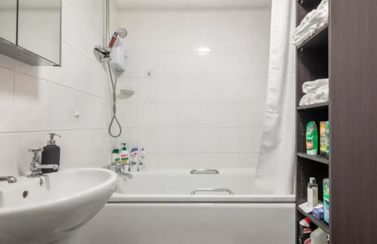 1 Bedroom Flat With Free Parking London Exteriör bild