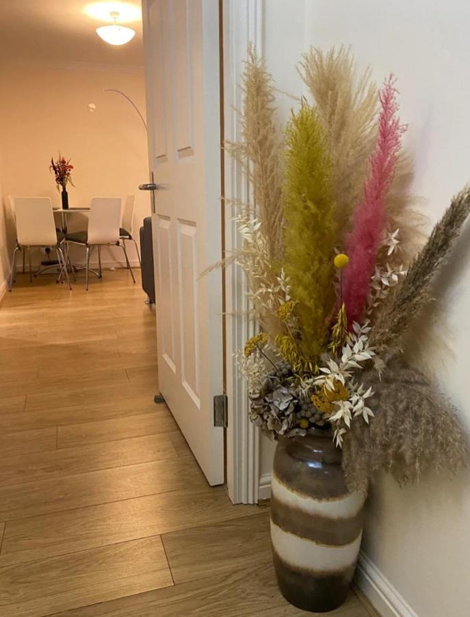 1 Bedroom Flat With Free Parking London Exteriör bild