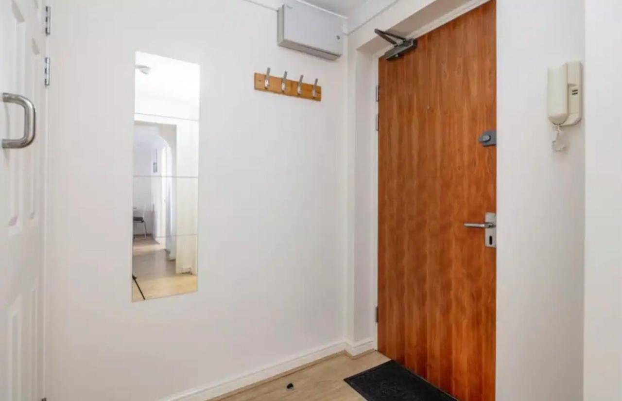 1 Bedroom Flat With Free Parking London Exteriör bild