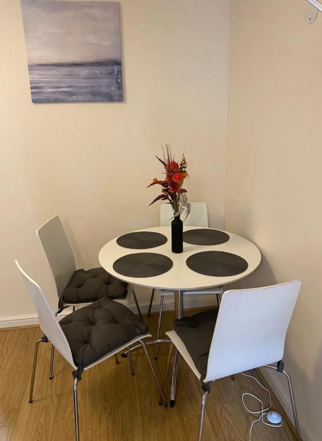 1 Bedroom Flat With Free Parking London Exteriör bild